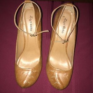 Zigi Soho rich tan faux leather heels Size 11 3 inch heels w sexy ankle strap!